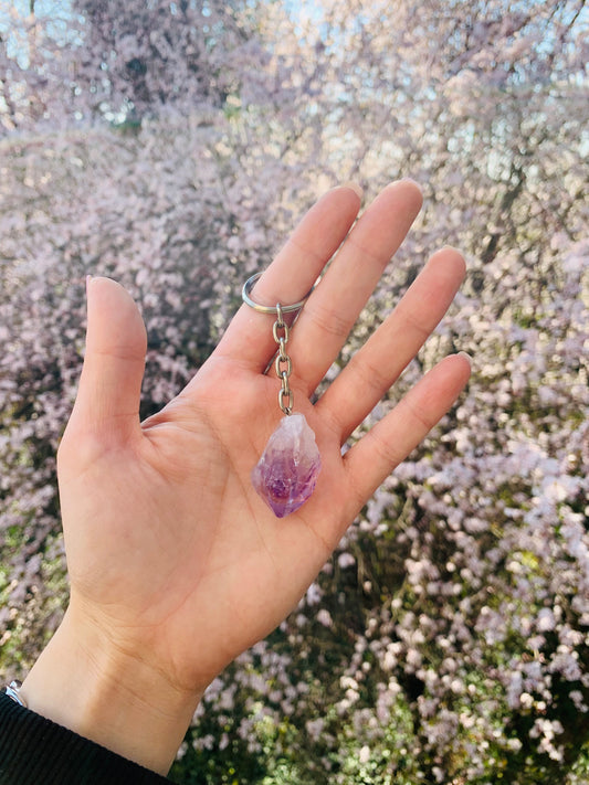 Schlüsselanhänger mit Rohkristall Amethyst